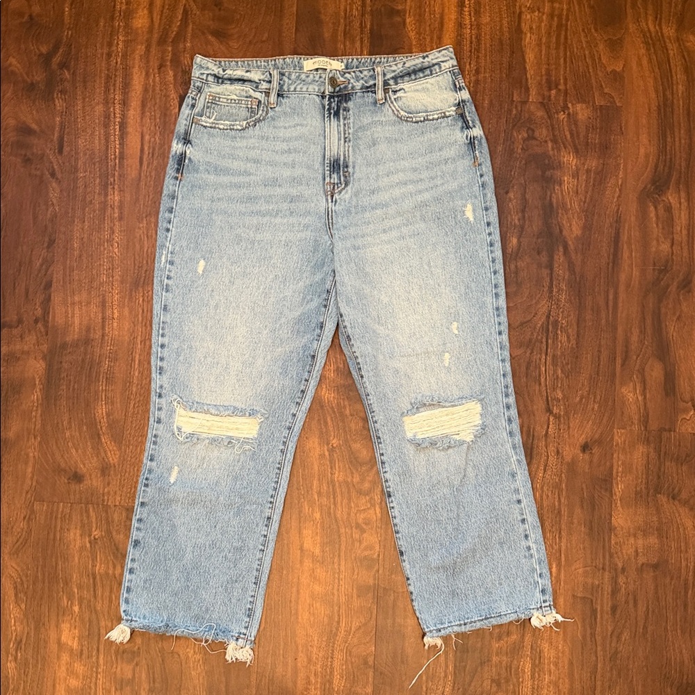 Hidden Light Wash Distressed Cropped Jeans